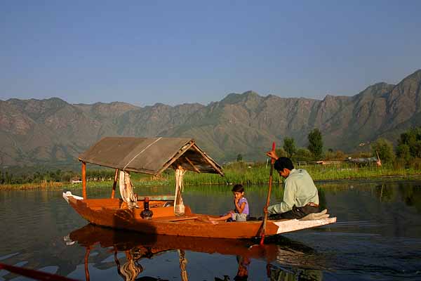 Image:Kashmir Dal lake boat.jpg