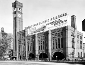 The north-west corner of Grand Central Station (facing Harrison Street) in July 1963. Notice the B&O advertising.