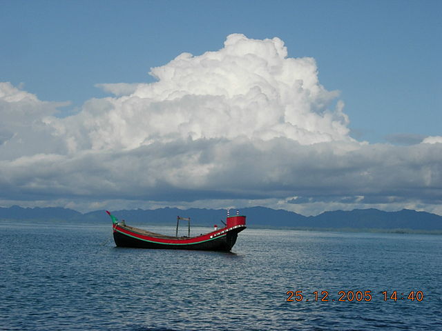 Image:Fishing boat on Bay of Bengal.JPG