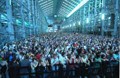 Image:Cockatoo Island Festival audience.jpg