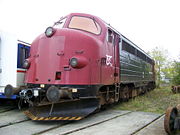 The MY locomotive, normally screw-coupled, has got a Scharfenberg coupler mounted for transporting Lint 41 DMU's