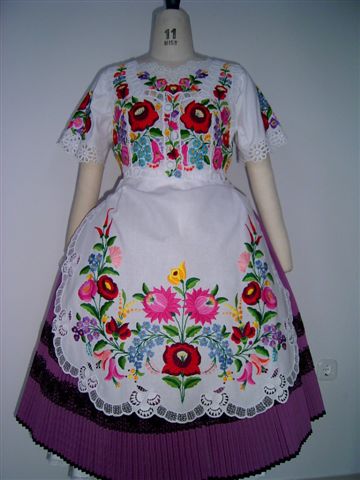 Image:Kalocsai hungarian dress.jpg