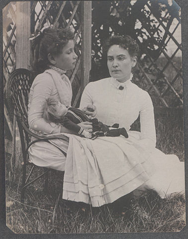 Image:Helen Keller with Anne Sullivan in July 1888.jpg