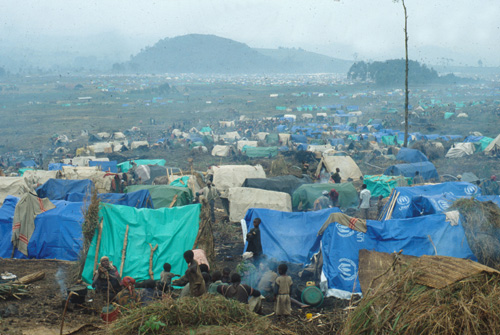 Image:Rwandan refugee camp in east Zaire.jpg