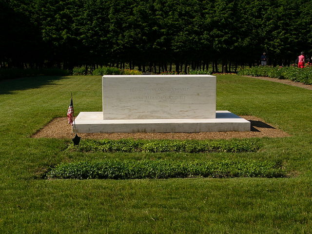 Image:FDR Grave.JPG