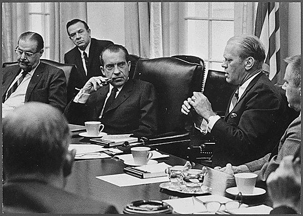 Image:Ford in meeting with Nixon.png