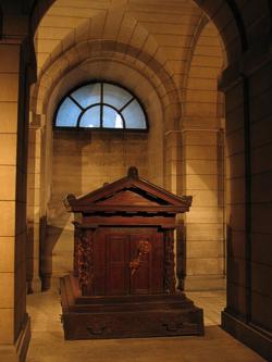 Image:Jean-Jacques Rousseau (photo of his crypt).jpg