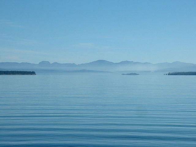 Image:Lakeyellowstonebig.jpg
