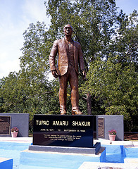 Image:Tupacstatue.jpg