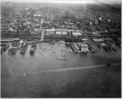Toronto Harbour, 1919. In the foreground is the Harbour Commission headquarters at the end of a pier; nowadays it is about 500 m from the harbour. Union Station can also be seen under construction.