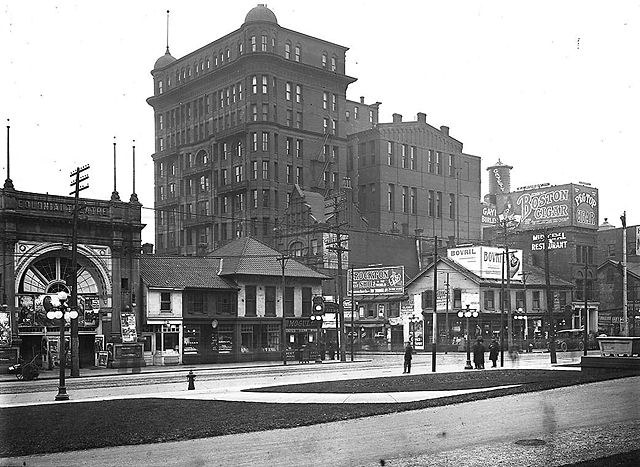Image:1920 Toronto QueenSt from OldCityHall.jpg