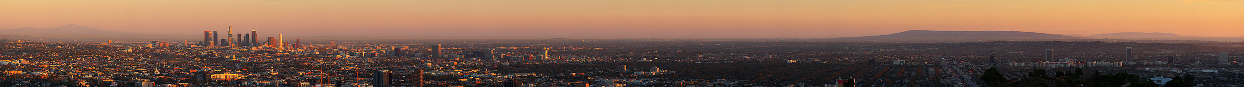 Panorama of Los Angeles as viewed from Mulholland Drive. Left to right: Santa Ana Mountains, downtown, Hollywood (foreground), Wilshire Boulevard, Port of Los Angeles, Palos Verdes Peninsula, Santa Catalina Island, and LAX