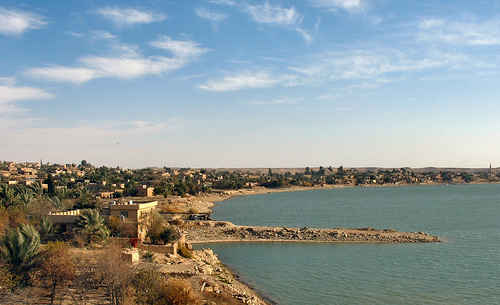 Image:Iraqi city-Euphrates river.jpg